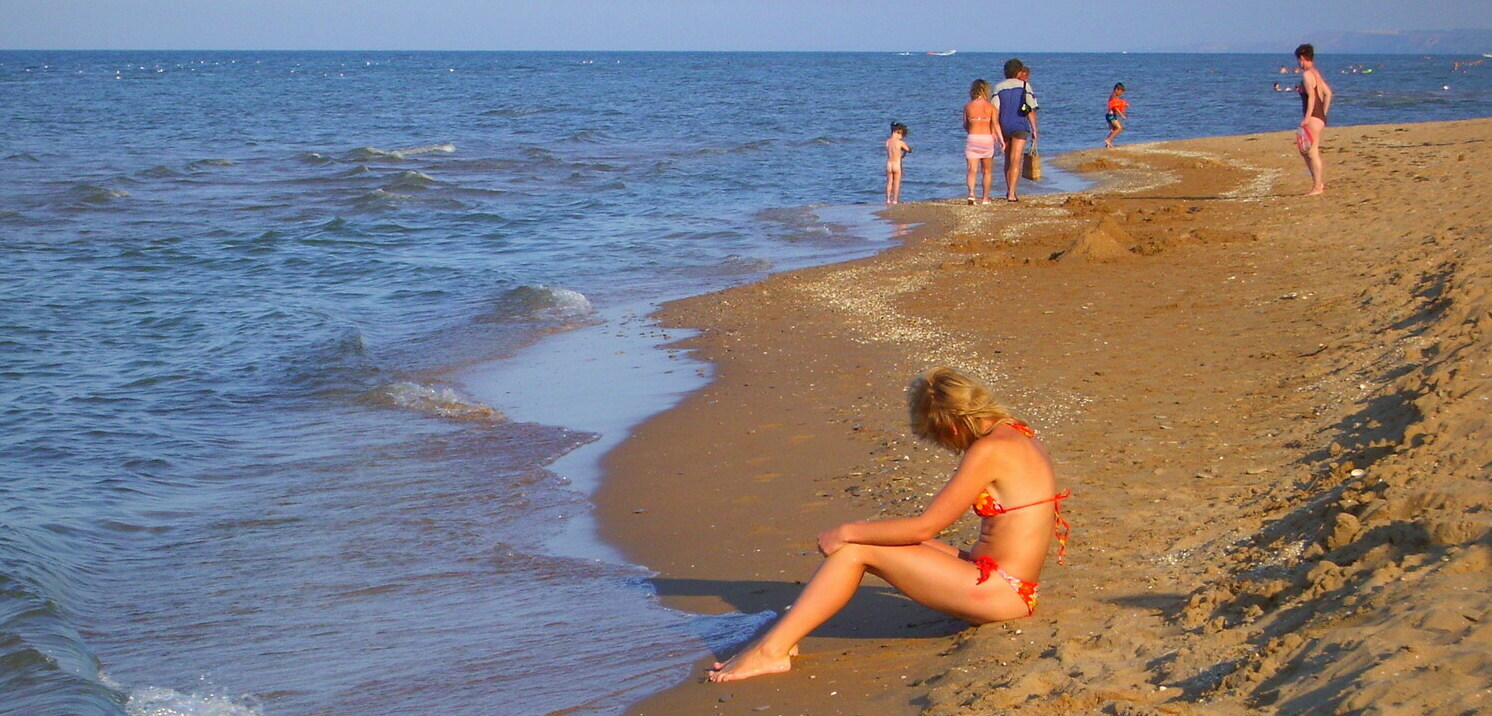 пляж поселка Кучугуры пляж поселка Кучугуры