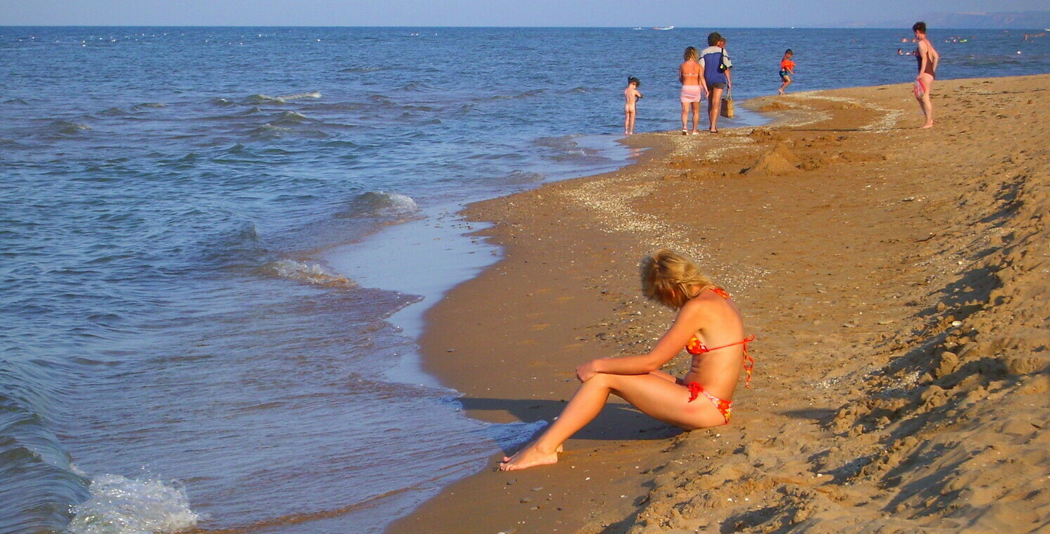 пляж поселка Кучугуры пляж поселка Кучугуры
