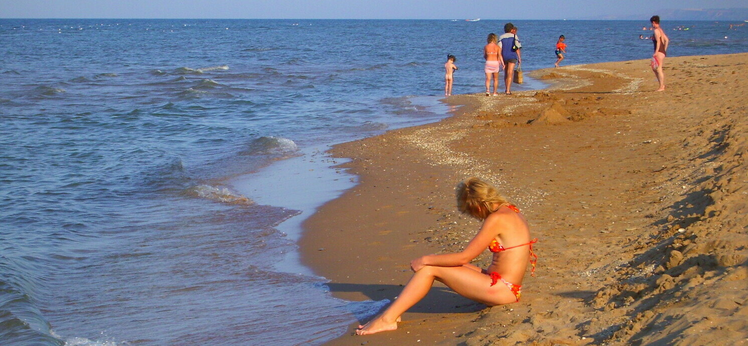 пляж поселка Кучугуры пляж поселка Кучугуры